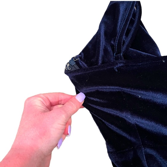 NWOT SHOWPO LOVING BLIND VELVET NAVY BLUE MIDI DRESS WITH SLIT SIZE SMALL - Picture 7 of 9